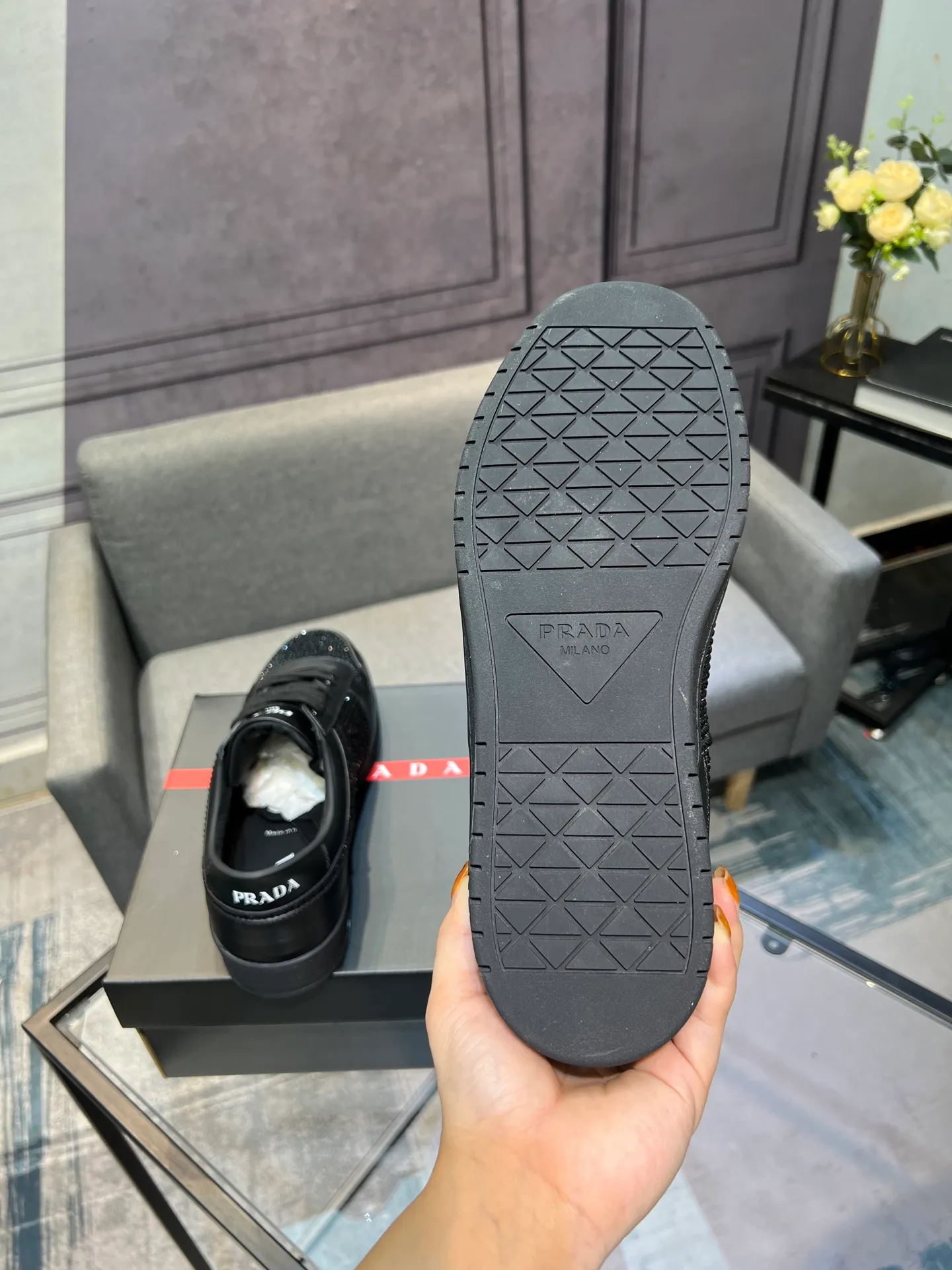 Men's shoes 💰660【PRADA】Prada ——High-end quality Original order ——Upper: 🔝Full calfskin, hot-drilling process, external seaming process of shoe collar, air-pressure brand logo on shoe body ——Inner lining: water-dyed cowhide ——Outsole: TPU molded outsole Super high quality control·Fine workmanship: highlighted (high-end·luxury·grade) -Size: 38-44 (45, 46, can be customized)